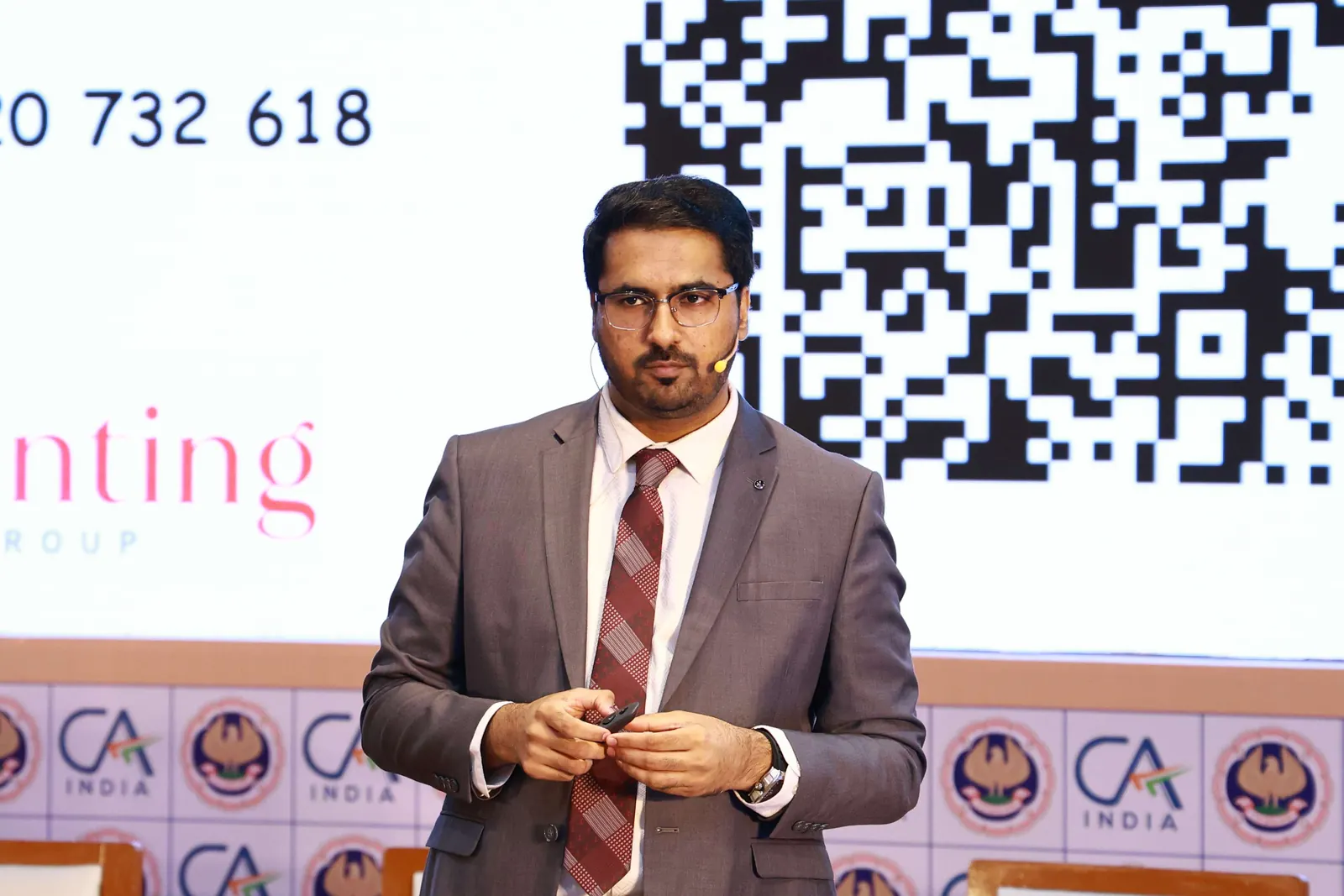 CA Dhaval Kodilkar presenting at the National Conference on AI, Mumbai